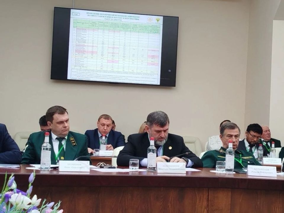 Принял участие в окружном совещании «Эффективность исполнения переданных полномочий в области лесных отношений субъектами Российской Федерации Южного и Северо-Кавказского федеральных округов, а также развития лесного... Принял участие в окружном совещании «Эффективность исполнения переданных полномочий в области лесных отношений субъектами Российской Федерации Южного и Северо-Кавказского федеральных округов, а также развития лесного...