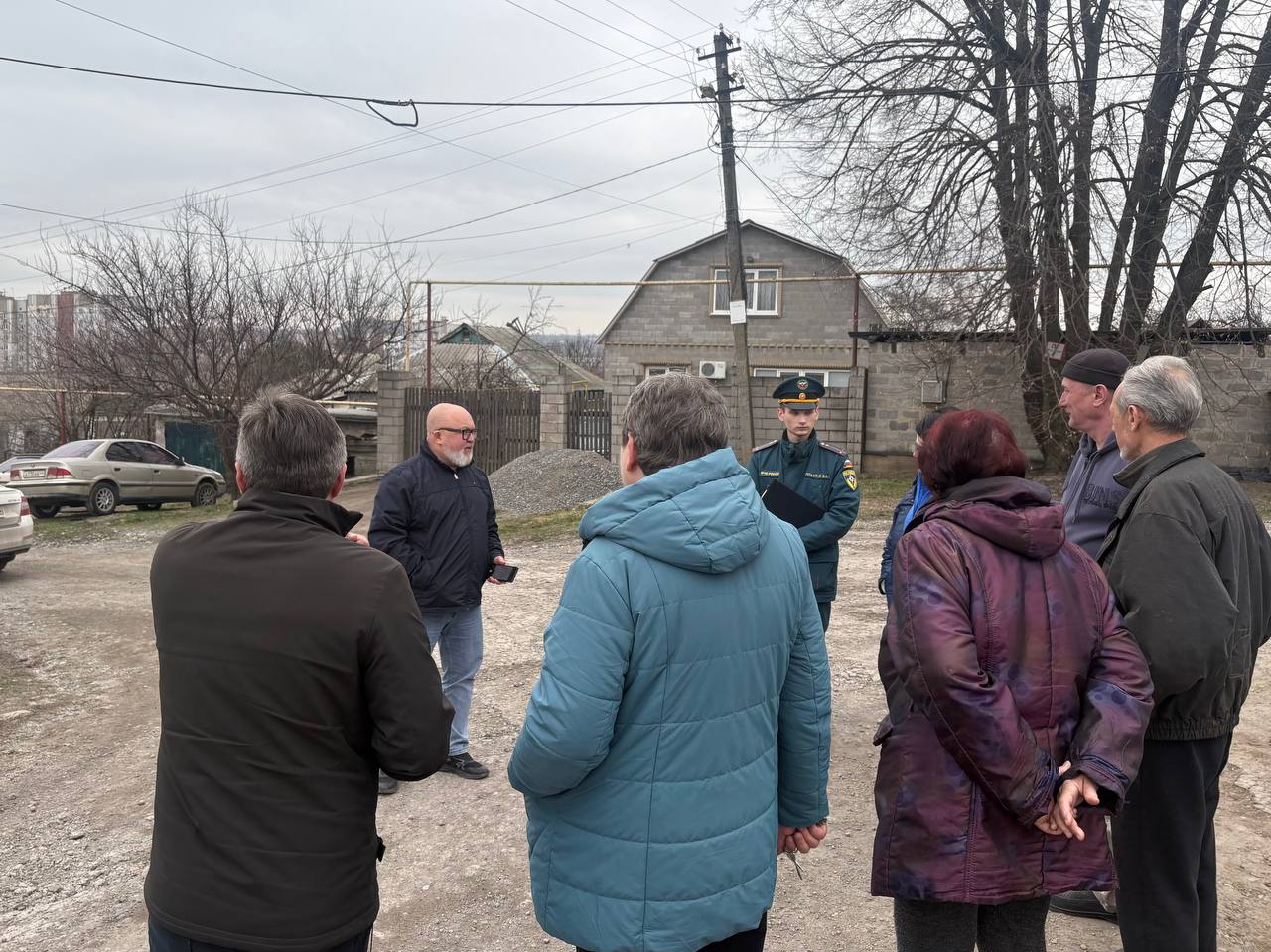 Продолжаются сходы с жителями Ленинского района города Донецка Продолжаются сходы с жителями Ленинского района города Донецка