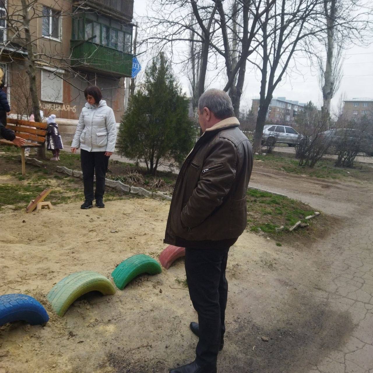 Сергей Назаров провел осмотр придомовых и общественных территорий в Кировском Сергей Назаров провел осмотр придомовых и общественных территорий в Кировском