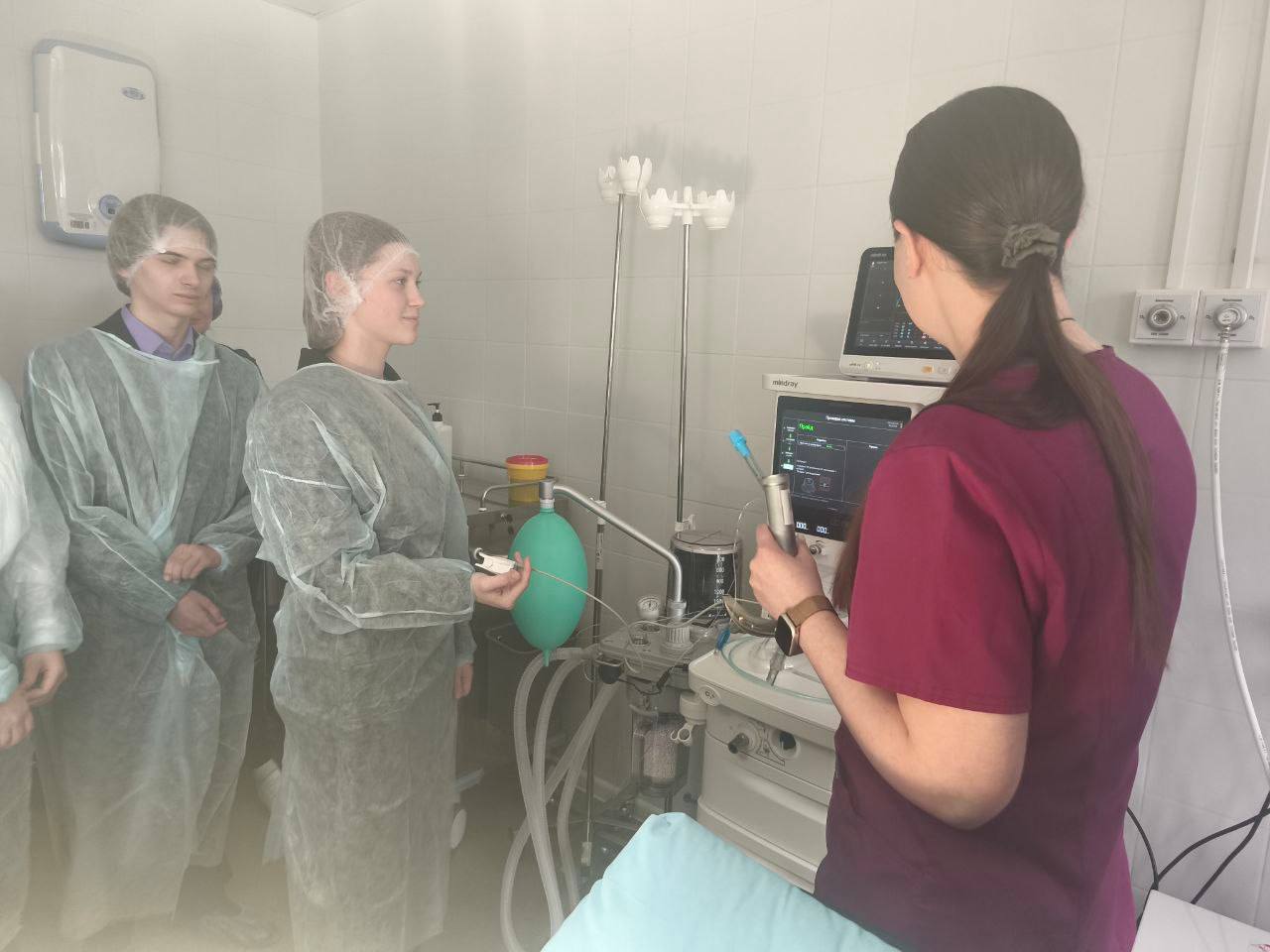 Наталья Великодная: Экскурсия для школьников в Тельмановскую районную больницу Наталья Великодная: Экскурсия для школьников в Тельмановскую районную больницу