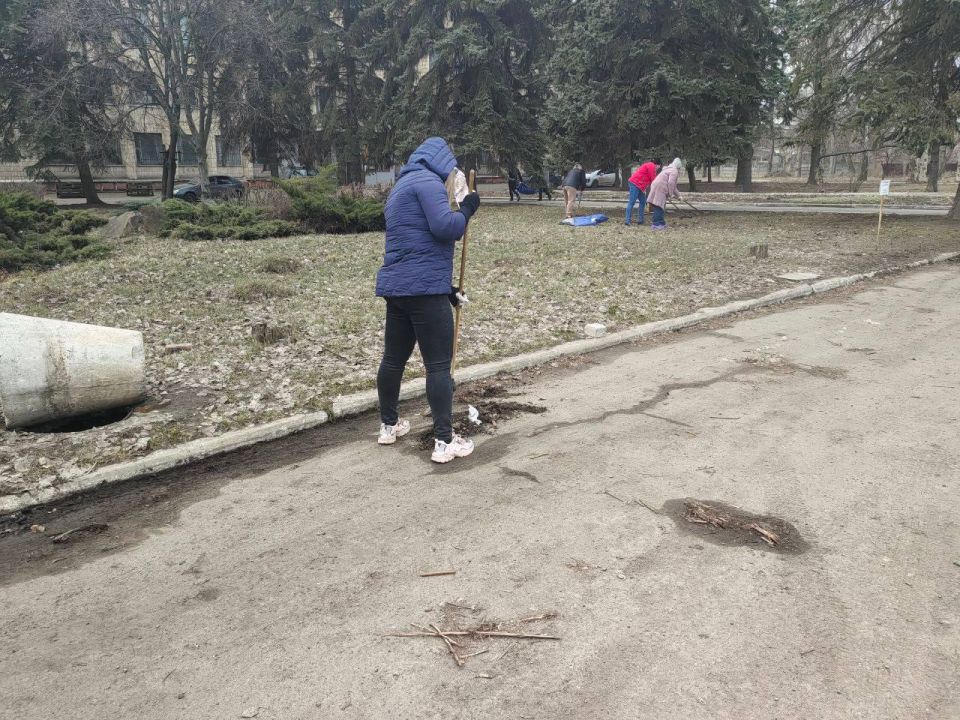 Роман Конев: В Никитовском районе Горловки активно благоустраиваются общественные пространства и наводится санитарный порядок в рамках партийного проекта «Единой России» «Донбасс – наш дом», курируемого Алексеем Муратовым Роман Конев: В Никитовском районе Горловки активно благоустраиваются общественные пространства и наводится санитарный порядок в рамках партийного проекта «Единой России» «Донбасс – наш дом», курируемого Алексеем Муратовым