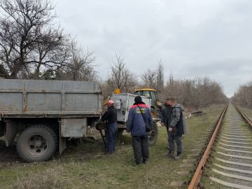 Депутат Снежнянского городского совета, представитель Народного Контроля "Единой России" Снежного Иван Михайлов ознакомился с ходом выполнения работ по устранению аварии на водоводе
