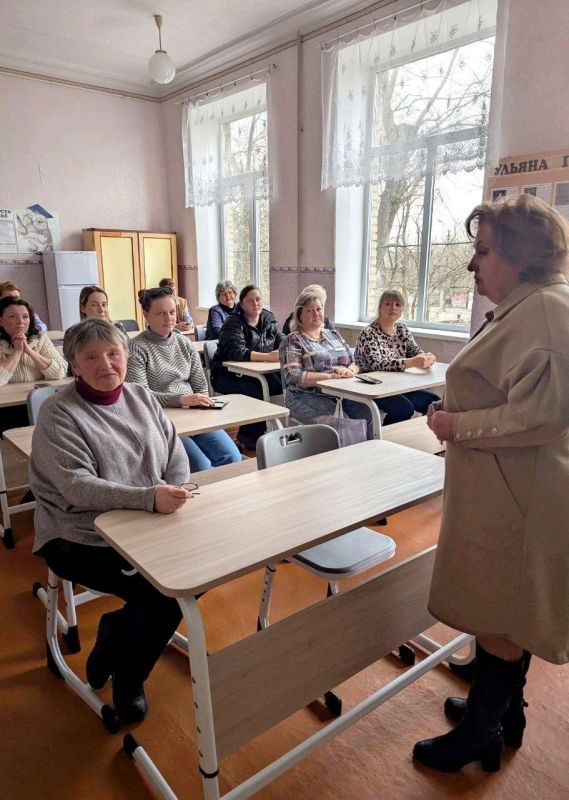 Состоялась встреча начальника Управления образования администрации городского округа Горловка с трудовым коллективом Состоялась встреча начальника Управления образования администрации городского округа Горловка с трудовым коллективом