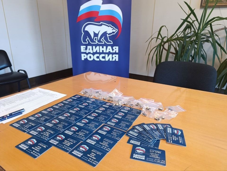 Александр Шатов: Работники Шахты «Ждановская» пополнили ряды партии «Единая Россия» Александр Шатов: Работники Шахты «Ждановская» пополнили ряды партии «Единая Россия»