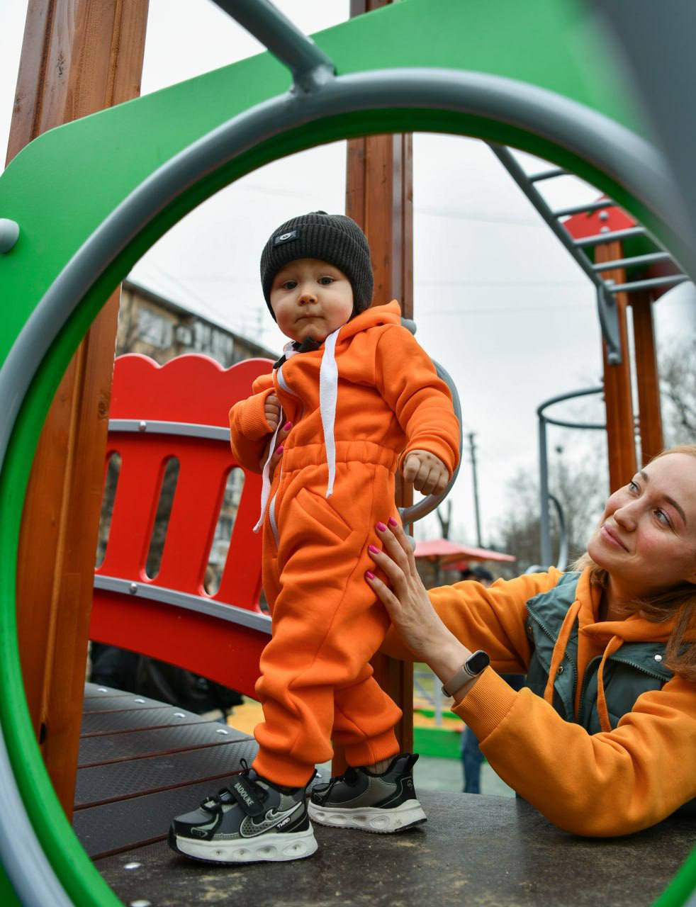 Современное пространство для игр: В Донецке обустроили для малышей новую площадку Современное пространство для игр: В Донецке обустроили для малышей новую площадку