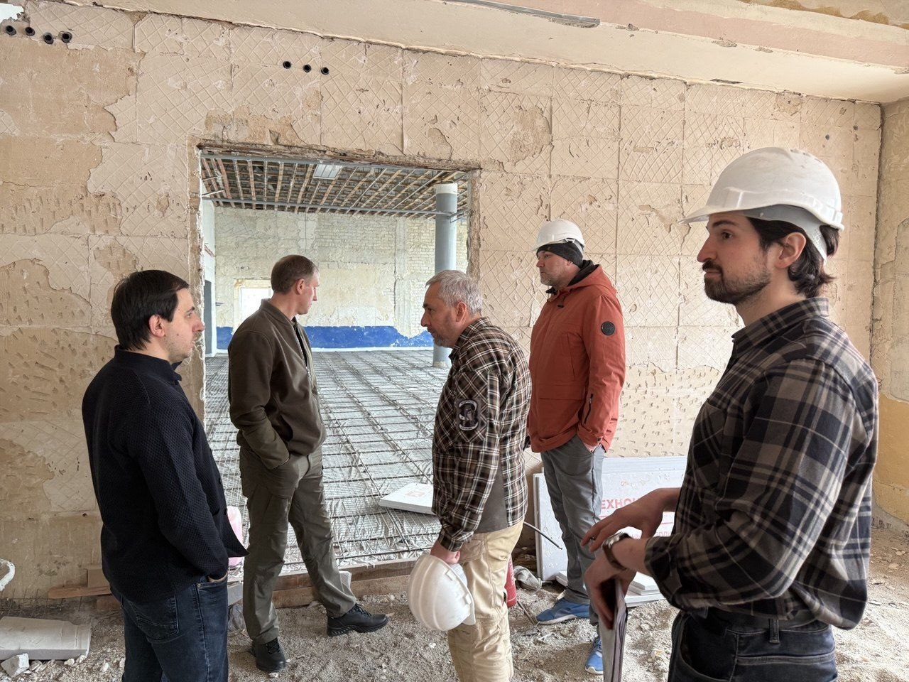 Александр Шатов: Проверил ход восстановления Ждановского Центра культуры и досуга Александр Шатов: Проверил ход восстановления Ждановского Центра культуры и досуга