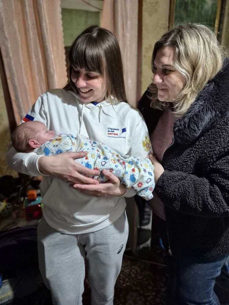 Мариуполь: неравнодушие и совместные усилия спасли семью для новорожденного Мариуполь: неравнодушие и совместные усилия спасли семью для новорожденного