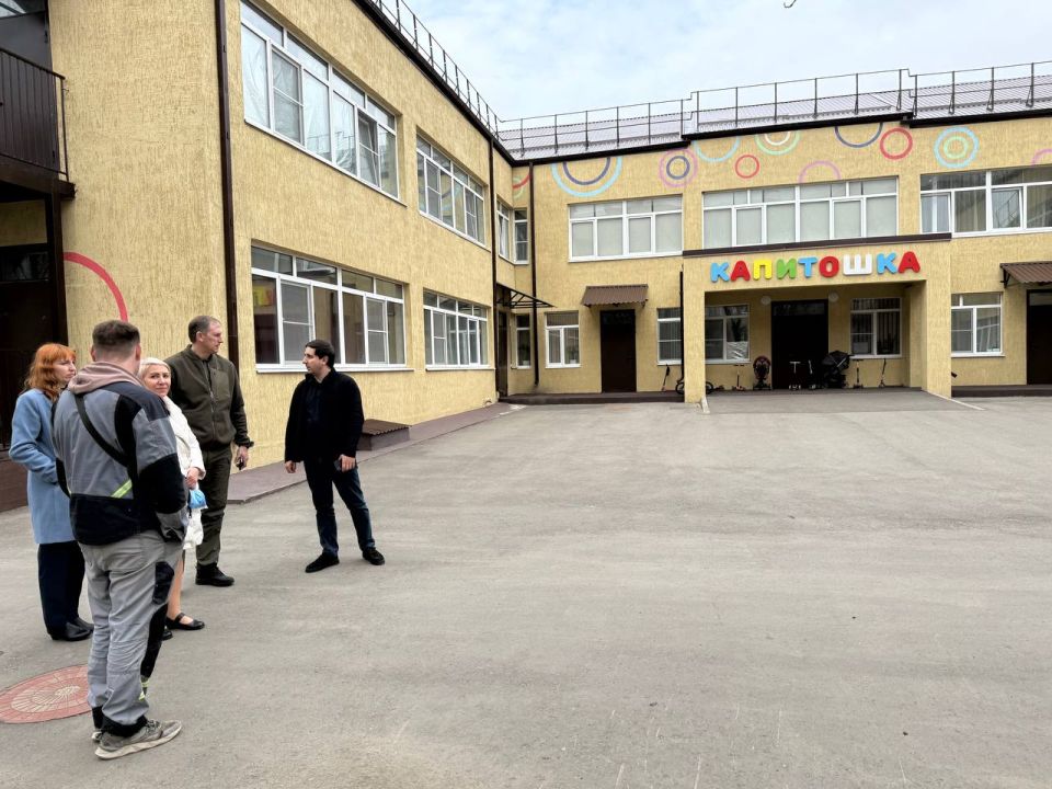 Александр Шатов встретился с трудовым коллективом дошкольного учреждения в городе Ждановка Александр Шатов встретился с трудовым коллективом дошкольного учреждения в городе Ждановка