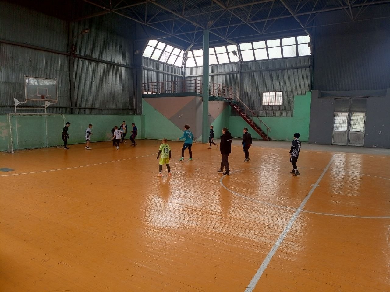 В Ждановке прошло городское соревнование по мини-футболу В Ждановке прошло городское соревнование по мини-футболу