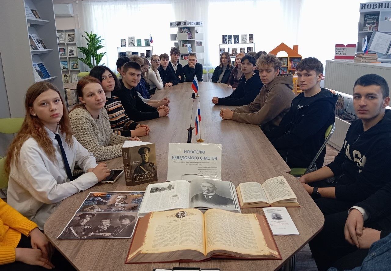 25 марта в рамках работы центра популяризации русского языка и культуры «Русское слово» сотрудник центральной городской модельной библиотеки для обучающихся 9 и 10 классов ГБОУ «Школа № 3 г. о. Дебальцево» провела кинопоказ... 25 марта в рамках работы центра популяризации русского языка и культуры «Русское слово» сотрудник центральной городской модельной библиотеки для обучающихся 9 и 10 классов ГБОУ «Школа № 3 г. о. Дебальцево» провела кинопоказ...