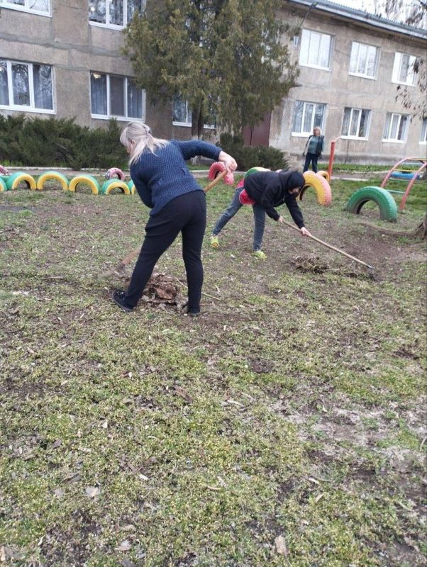 Сегодня, 26 марта, в рамкам проекта Единой России «Городская среда», Моспинское территориальное управление администрации городского округа Донецк, вместе с предприятиями, учреждениями и организациями приняли активное участие... Сегодня, 26 марта, в рамкам проекта Единой России «Городская среда», Моспинское территориальное управление администрации городского округа Донецк, вместе с предприятиями, учреждениями и организациями приняли активное участие...