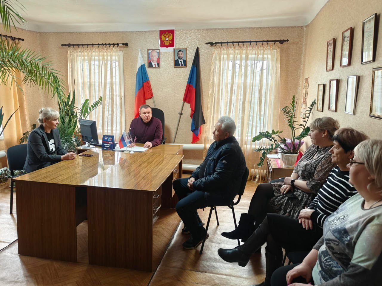 Глава Снежного ответил на вопросы жителей в Андреевском территориальном секторе