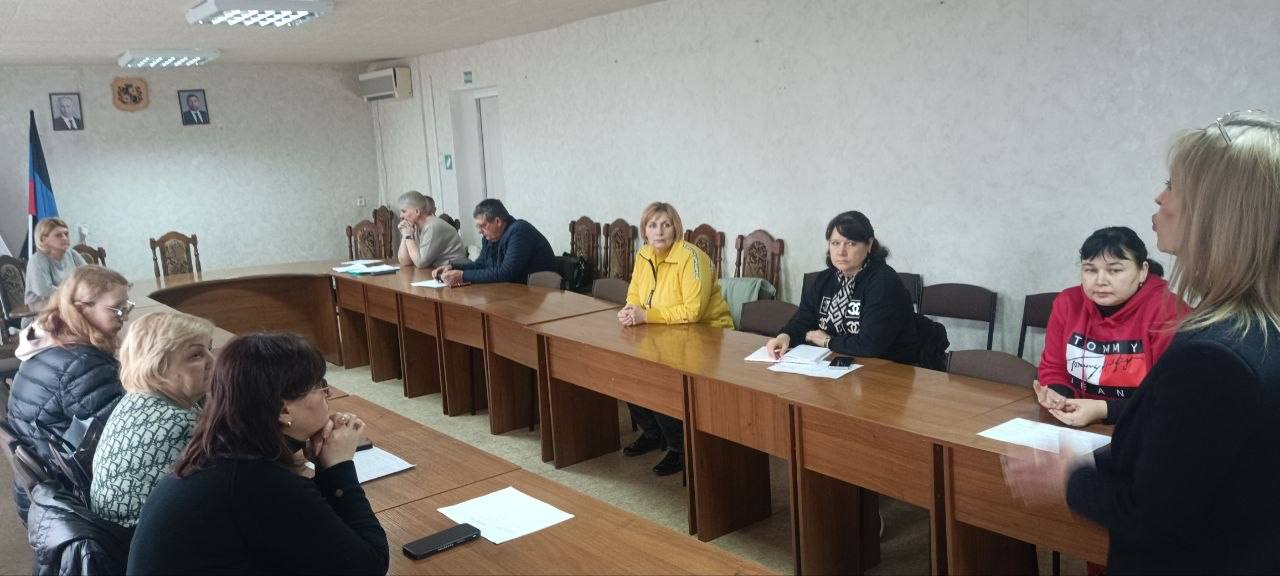 В Кировском обсудили вопросы теплоснабжения, благоустройства и социальной поддержки населения