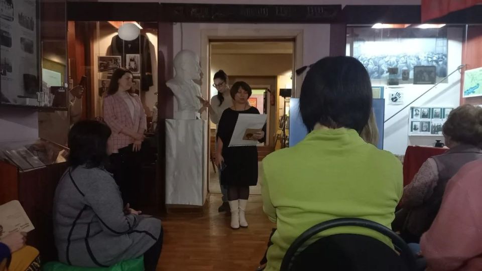 Сегодня, 26 марта, в МБУ "Музей истории города Харцызска" открылась передвижная выставка тактильных репродукций картин Николая Рериха Сегодня, 26 марта, в МБУ "Музей истории города Харцызска" открылась передвижная выставка тактильных репродукций картин Николая Рериха