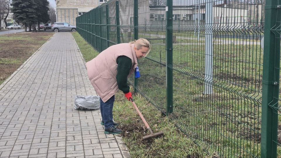 Сегодня в рамках двухмесячника по благоустройству территорий и по партийному проекту "Чистая страна" активисты местного отделения Всероссийской политической партии "Единая Россия" приняли активное участие в общегородском... Сегодня в рамках двухмесячника по благоустройству территорий и по партийному проекту "Чистая страна" активисты местного отделения Всероссийской политической партии "Единая Россия" приняли активное участие в общегородском...