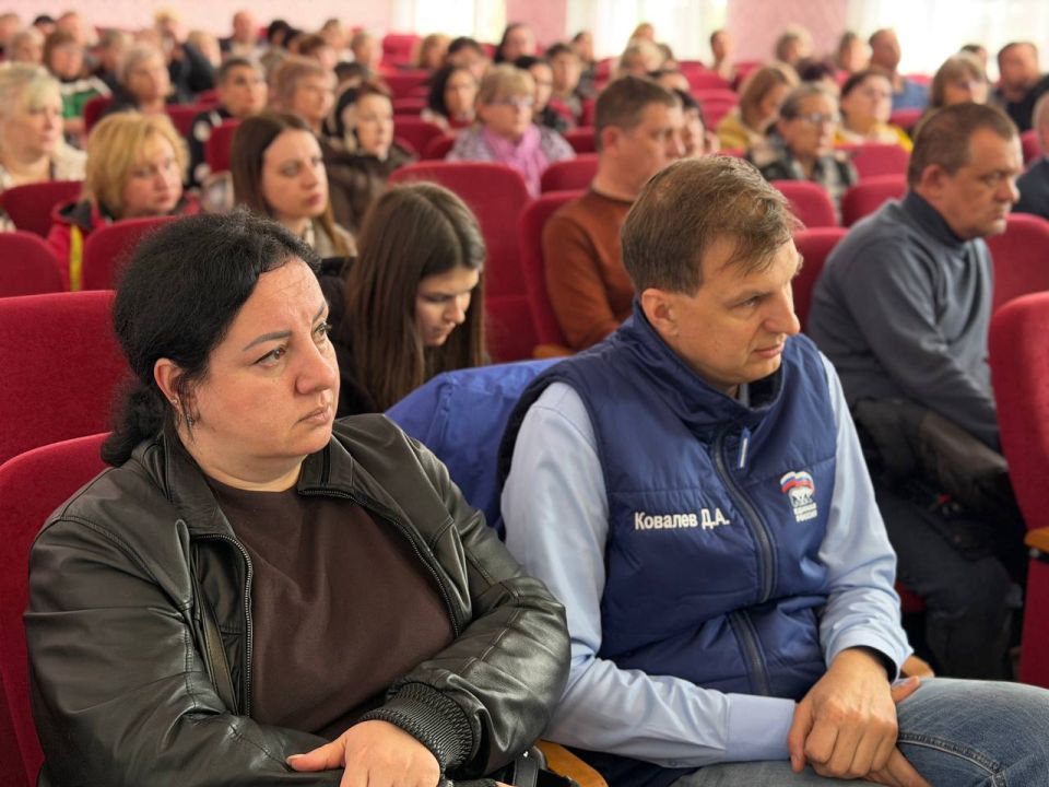 В Снежном обсудили перспективы работы по проекту "Донбасс - наш дом" В Снежном обсудили перспективы работы по проекту "Донбасс - наш дом"