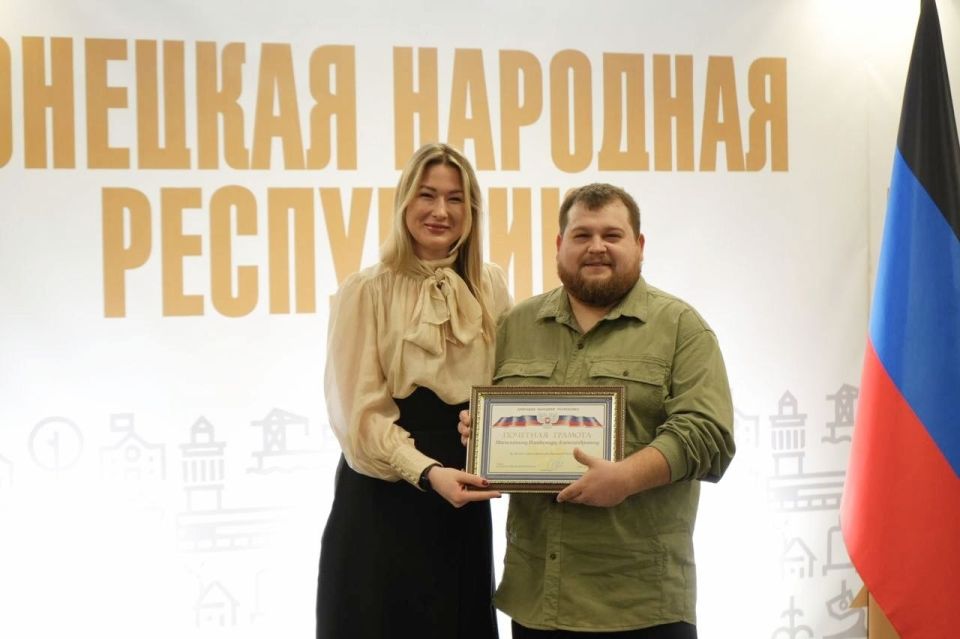 Михаил Желтяков: В Республиканском доме народного творчества и кино трудится команда профессионалов, без которой невозможно проведение ни одного мероприятия Михаил Желтяков: В Республиканском доме народного творчества и кино трудится команда профессионалов, без которой невозможно проведение ни одного мероприятия