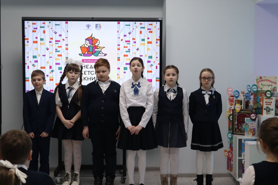 Праздник читательских удовольствий «Девчонки + мальчишки! С неделей детской книжки!» Праздник читательских удовольствий «Девчонки + мальчишки! С неделей детской книжки!»