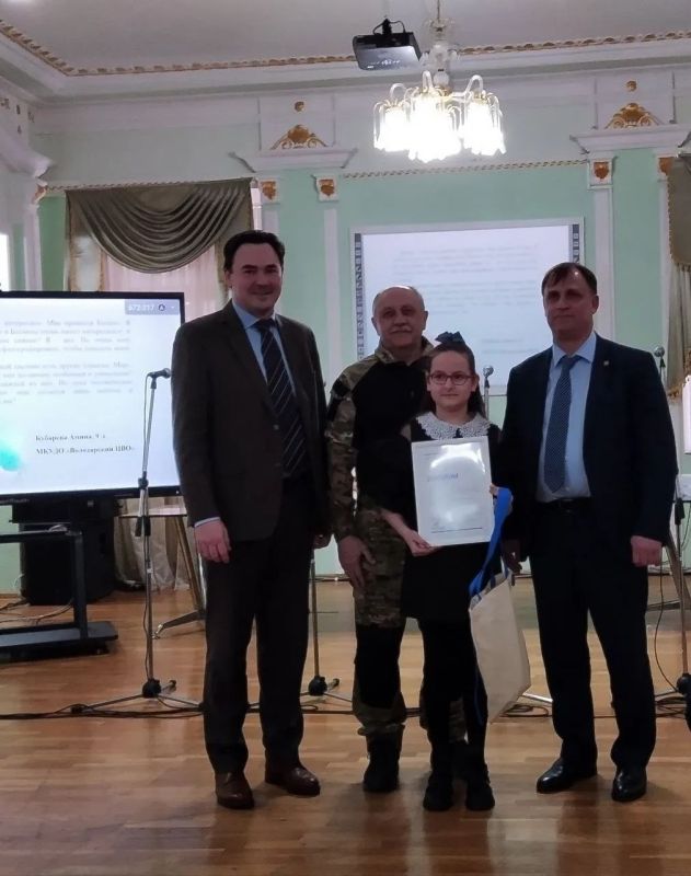 24 марта в стенах Донецкого Республиканского Дворца детского и юношеского творчества прошло награждение призёров Межрегионального литературно-художественного конкурса, приуроченного ко Дню космонавтики и Году единства... 24 марта в стенах Донецкого Республиканского Дворца детского и юношеского творчества прошло награждение призёров Межрегионального литературно-художественного конкурса, приуроченного ко Дню космонавтики и Году единства...