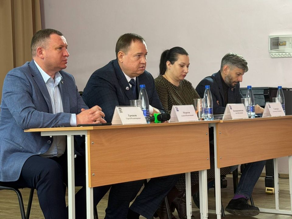 В Снежном обсудили перспективы работы по проекту "Донбасс - наш дом" В Снежном обсудили перспективы работы по проекту "Донбасс - наш дом"
