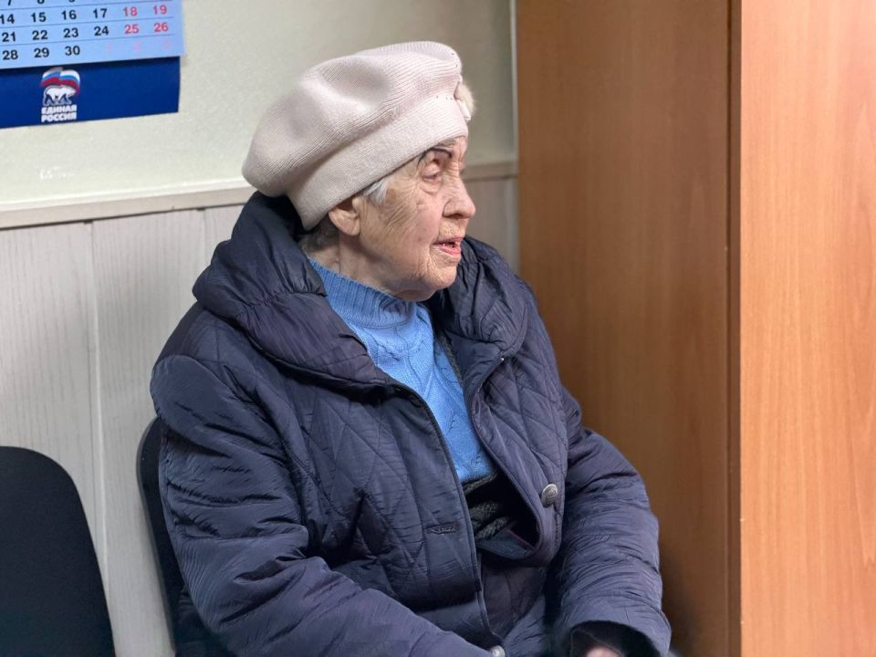 Приём граждан в общественной приёмной партии "Единая Россия" города Снежное Приём граждан в общественной приёмной партии "Единая Россия" города Снежное