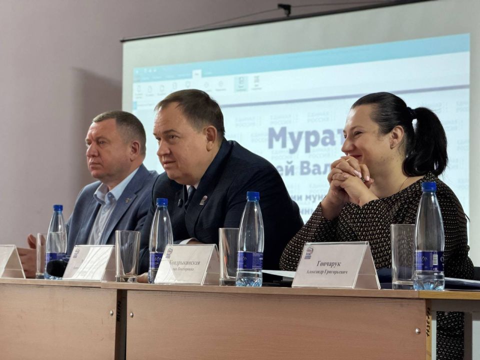 В Снежном обсудили перспективы работы по проекту "Донбасс - наш дом" В Снежном обсудили перспективы работы по проекту "Донбасс - наш дом"
