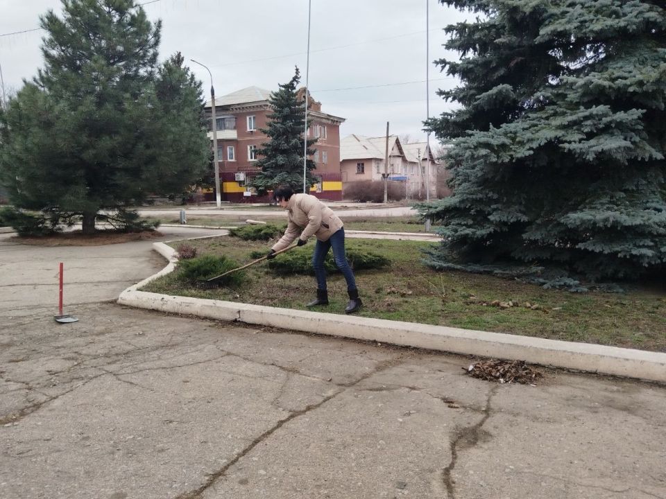 Сегодня 27 марта работники МБУ «Мироновский поселковый ДК» приняли участие в субботнике по уборке закрепленной территории Сегодня 27 марта работники МБУ «Мироновский поселковый ДК» приняли участие в субботнике по уборке закрепленной территории