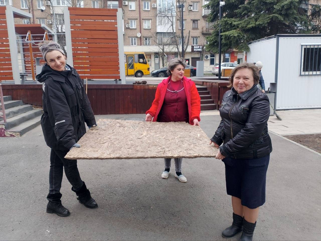 Единороссы провели день с пользой для города Единороссы провели день с пользой для города