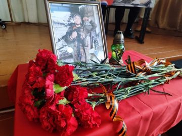 В г.о.Торез открыли «Звезду Героя» и «Парту Героя» в честь Егора Себко