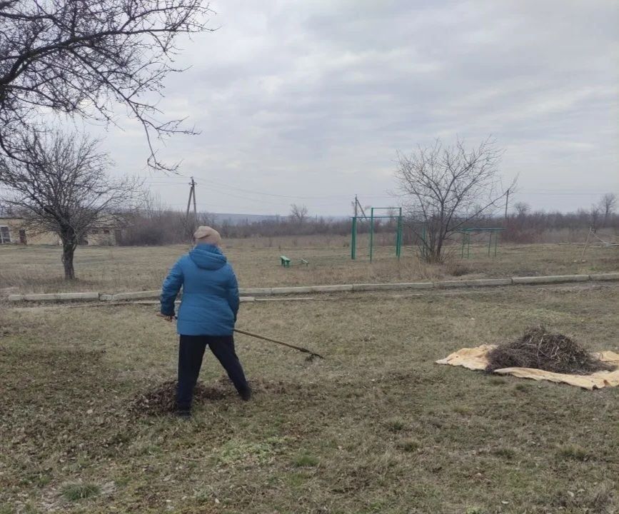 Сегодня 27 марта в рамках проведения двухмесячника по благоустройству и наведению санитарного порядка на территории городского округа Дебальцево в пгт.Луганское прошел еженедельный субботник Сегодня 27 марта в рамках проведения двухмесячника по благоустройству и наведению санитарного порядка на территории городского округа Дебальцево в пгт.Луганское прошел еженедельный субботник