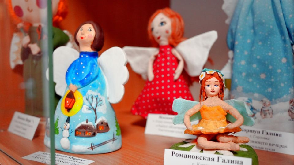 В Республиканском доме народного творчества и кино состоялось торжественное открытие выставки «Ангелов много не бывает» — уникального проекта, объединившего кукольников, художников и поэтов из разных уголков России, Беларуси... В Республиканском доме народного творчества и кино состоялось торжественное открытие выставки «Ангелов много не бывает» — уникального проекта, объединившего кукольников, художников и поэтов из разных уголков России, Беларуси...