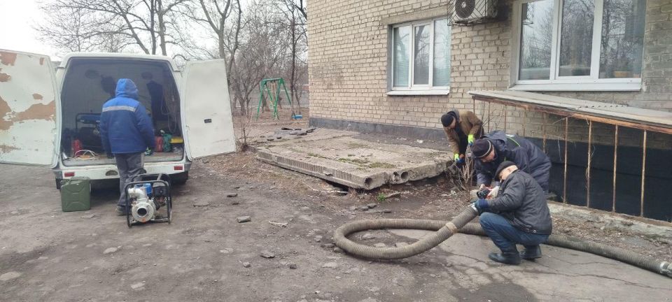 Сергей Желновач: При поддержке Хабаровского края в подвале одного из домов Дебальцево откачали воду из подвала Сергей Желновач: При поддержке Хабаровского края в подвале одного из домов Дебальцево откачали воду из подвала
