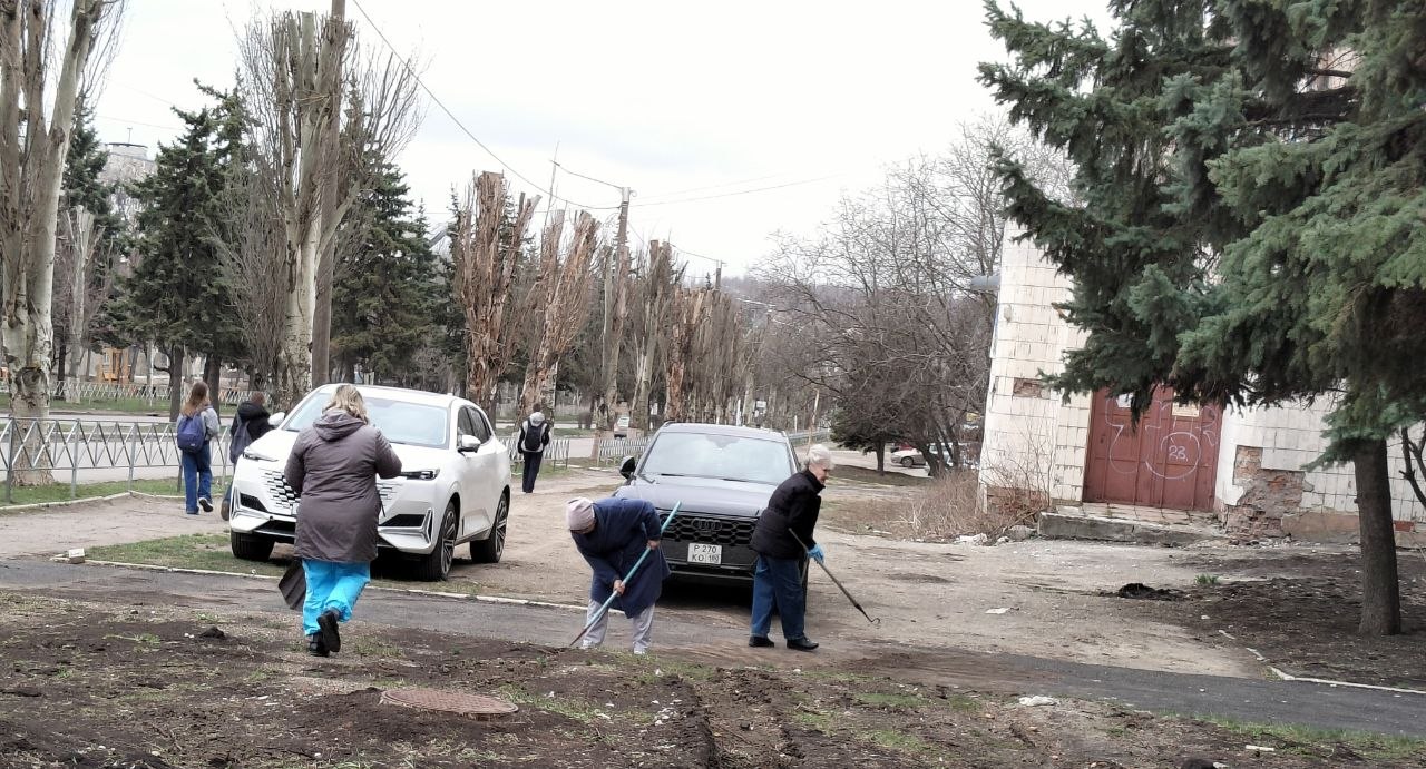 26 марта в ГБУ ДНР" ГСП г. Снежное " состоялся субботник по благоустройству и наведению санитарного порядка на прилегающей территории 26 марта в ГБУ ДНР" ГСП г. Снежное " состоялся субботник по благоустройству и наведению санитарного порядка на прилегающей территории