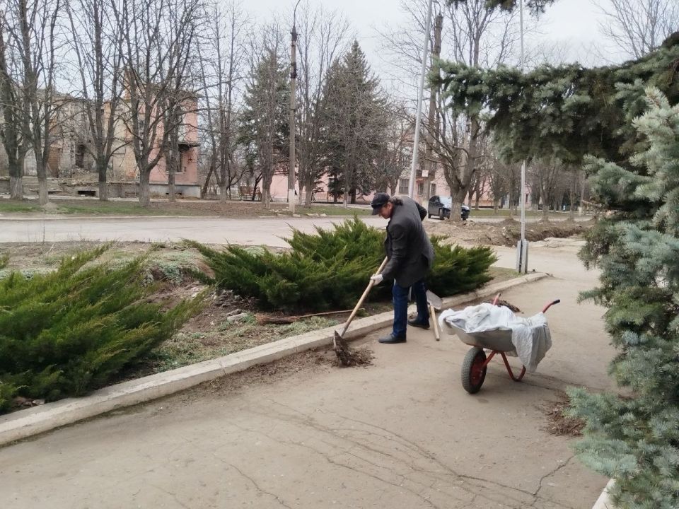 Сегодня 27 марта работники МБУ «Мироновский поселковый ДК» приняли участие в субботнике по уборке закрепленной территории Сегодня 27 марта работники МБУ «Мироновский поселковый ДК» приняли участие в субботнике по уборке закрепленной территории