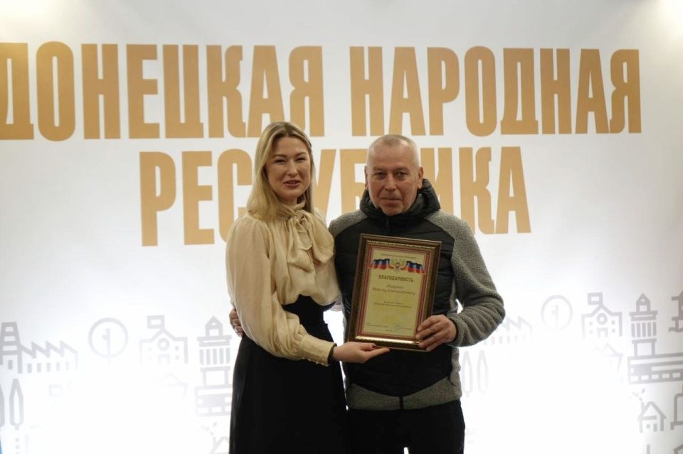 Михаил Желтяков: В Республиканском доме народного творчества и кино трудится команда профессионалов, без которой невозможно проведение ни одного мероприятия Михаил Желтяков: В Республиканском доме народного творчества и кино трудится команда профессионалов, без которой невозможно проведение ни одного мероприятия