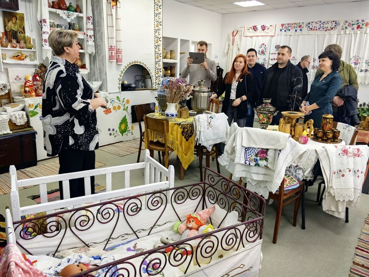 Делегация из региона-шефа Еврейской автономной области посетила Амвросиевку Делегация из региона-шефа Еврейской автономной области посетила Амвросиевку