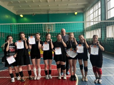 Школьники Кировского заняли призовые места в соревнованиях по волейболу в Шахтерском округе
