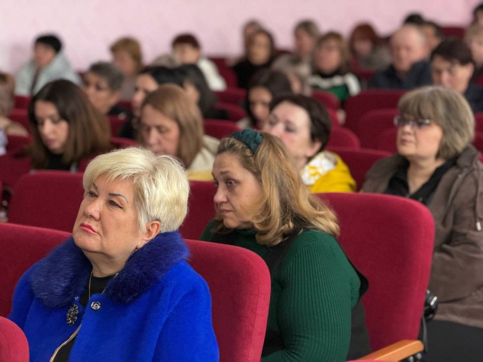 В Снежном обсудили перспективы работы по проекту "Донбасс - наш дом" В Снежном обсудили перспективы работы по проекту "Донбасс - наш дом"