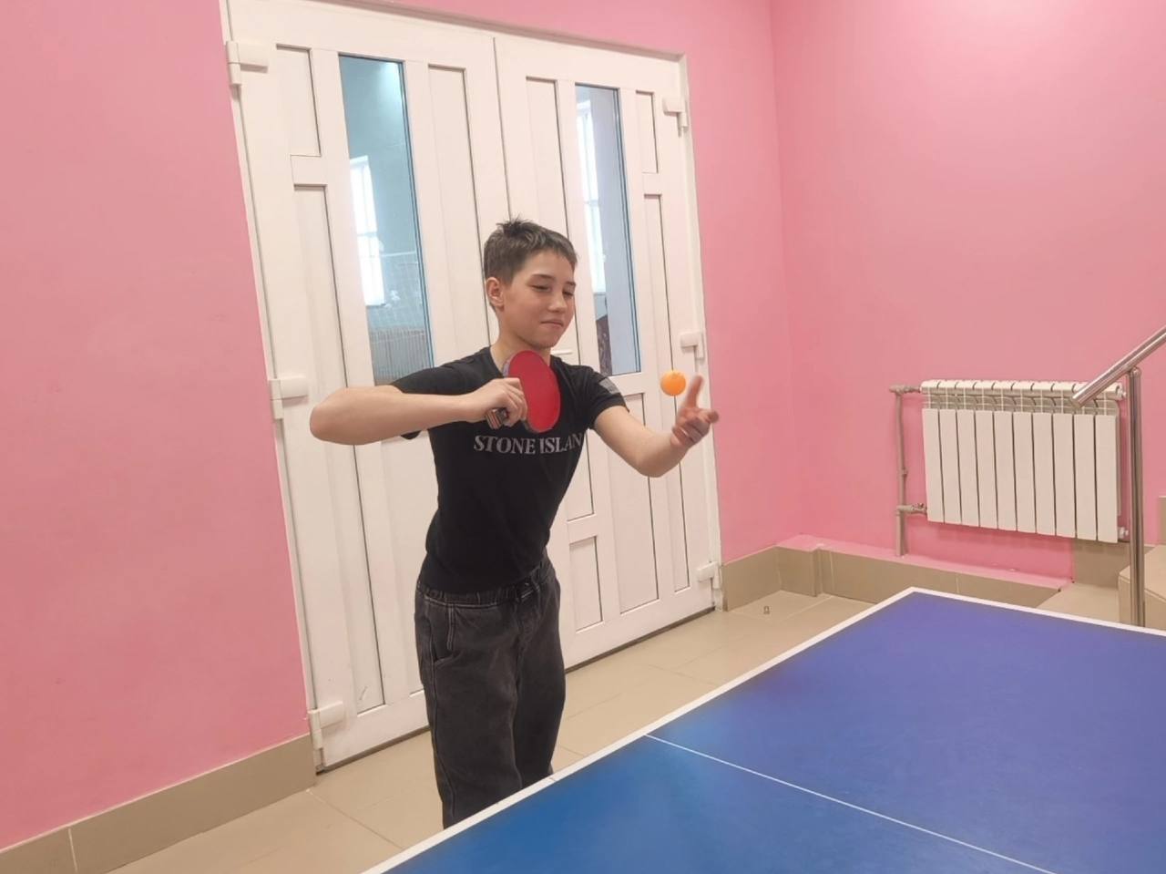 Азарт, ловкость и победа: молодогвардейцы Мангуша организовали турнир по настольному теннису Азарт, ловкость и победа: молодогвардейцы Мангуша организовали турнир по настольному теннису