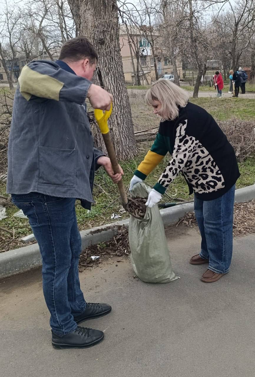 Единороссы провели день с пользой для города Единороссы провели день с пользой для города