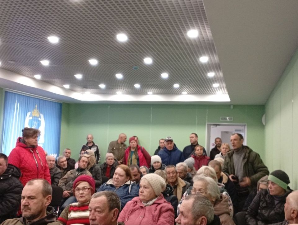 Александр Пеняев: Много трудностей возникает у жителей Авдеевки из-за нехватки рейсовых автобусов, соединяющих город с Ясиноватой и другими населенными пунктами Александр Пеняев: Много трудностей возникает у жителей Авдеевки из-за нехватки рейсовых автобусов, соединяющих город с Ясиноватой и другими населенными пунктами