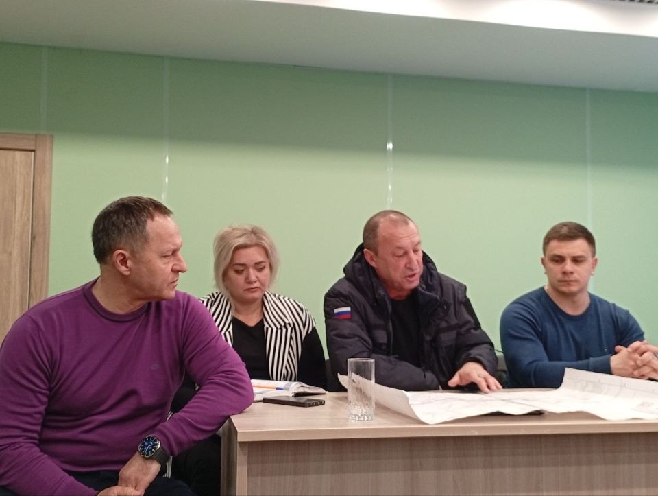Александр Пеняев: Много трудностей возникает у жителей Авдеевки из-за нехватки рейсовых автобусов, соединяющих город с Ясиноватой и другими населенными пунктами Александр Пеняев: Много трудностей возникает у жителей Авдеевки из-за нехватки рейсовых автобусов, соединяющих город с Ясиноватой и другими населенными пунктами