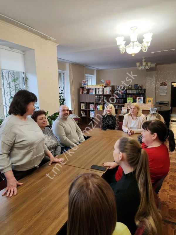 В Куйбышевском районе состоялась встреча с трудовым коллективом центральной библиотеки Централизованной библиотечной системы для детей, которую провела заместитель главы администрации г.о. Донецк. Пристальное внимание к... В Куйбышевском районе состоялась встреча с трудовым коллективом центральной библиотеки Централизованной библиотечной системы для детей, которую провела заместитель главы администрации г.о. Донецк. Пристальное внимание к...