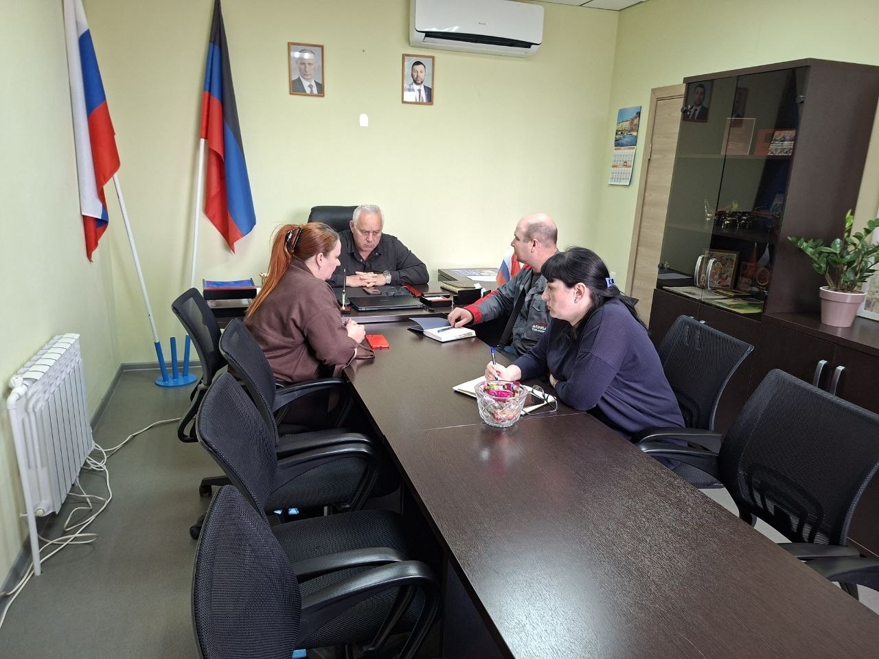 Руководитель Управы Ильичевского внутригородского района города Мариуполь Владимир Скударь провел рабочее совещание