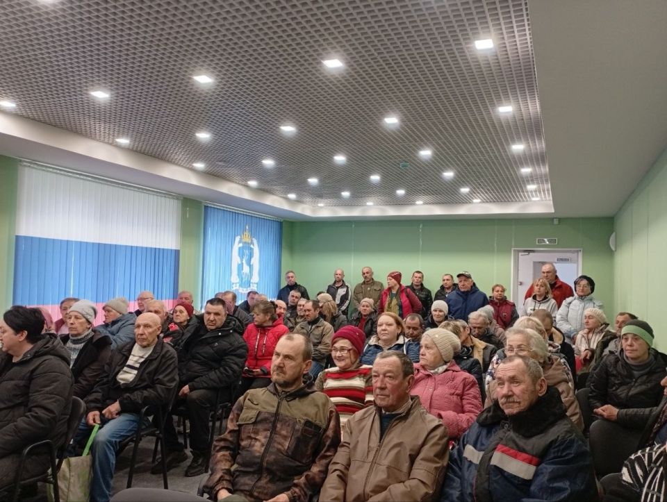 Александр Пеняев: Очередная встреча с жителями Авдеевки получилась эмоциональной и непростой, как и проблемы, которые озвучивали люди Александр Пеняев: Очередная встреча с жителями Авдеевки получилась эмоциональной и непростой, как и проблемы, которые озвучивали люди