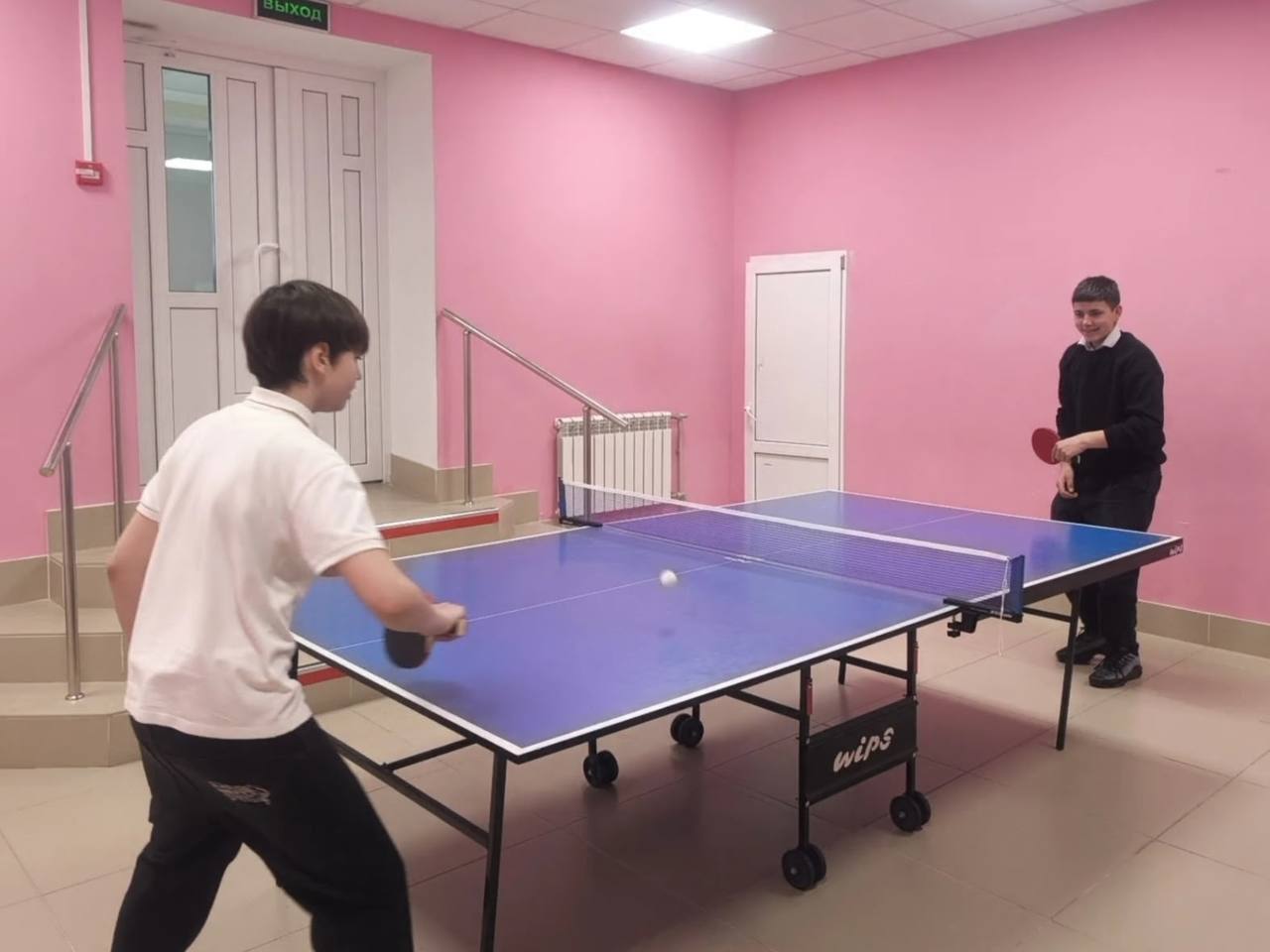 Азарт, ловкость и победа: молодогвардейцы Мангуша организовали турнир по настольному теннису Азарт, ловкость и победа: молодогвардейцы Мангуша организовали турнир по настольному теннису
