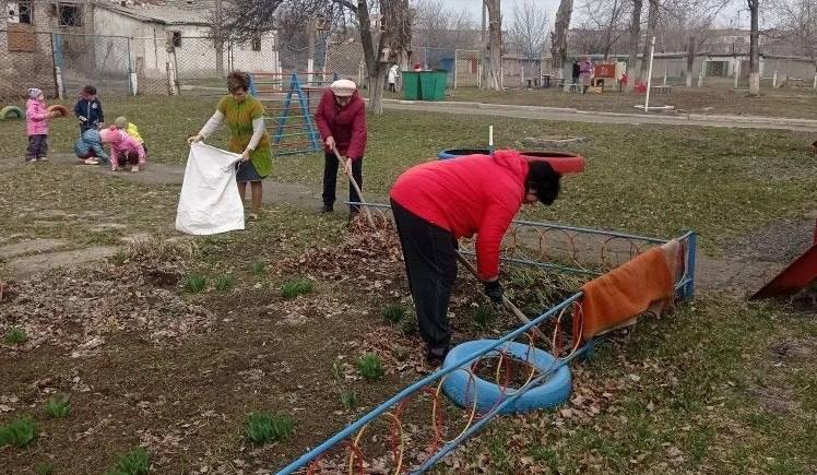 Единороссы провели день с пользой для города Единороссы провели день с пользой для города