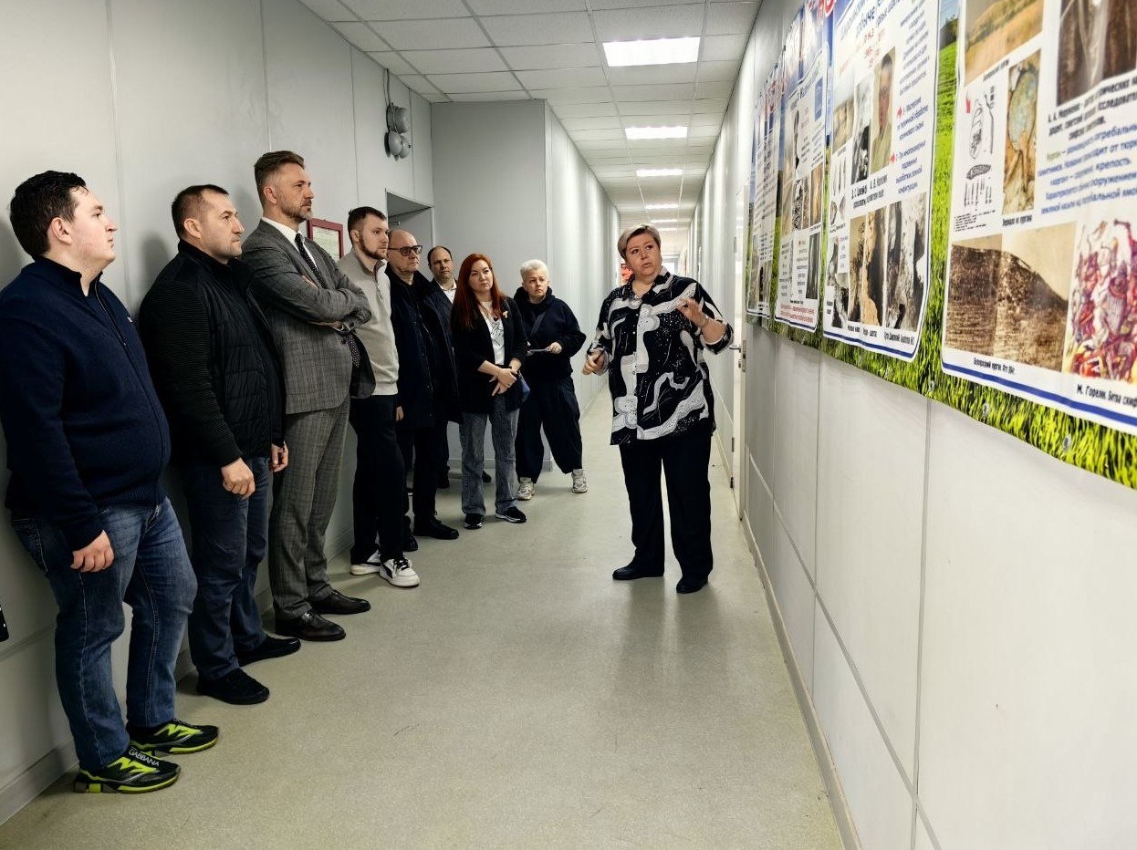 Делегация из региона-шефа Еврейской автономной области посетила Амвросиевку Делегация из региона-шефа Еврейской автономной области посетила Амвросиевку