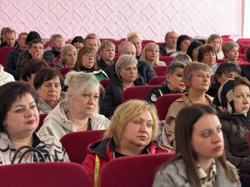 В Снежном обсудили перспективы работы по проекту "Донбасс - наш дом" В Снежном обсудили перспективы работы по проекту "Донбасс - наш дом"