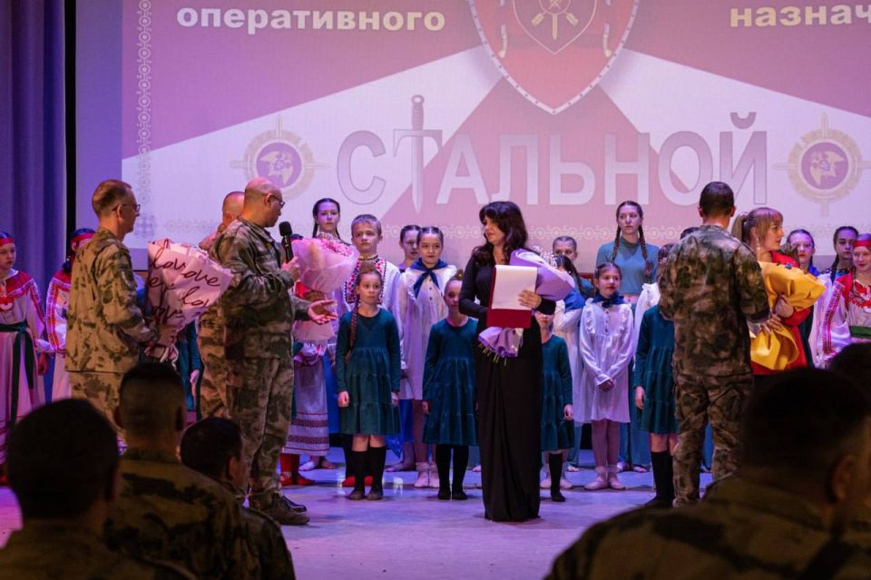 В МБУ «Клуб «Прогресс» г. о. Торез» прошло торжественное мероприятие «Доблесть и честь», посвящённое сразу двум важным датам: 10-летию Федеральной Службы Войск Национальной Гвардии Российской Федерации и 215-летию со дня... В МБУ «Клуб «Прогресс» г. о. Торез» прошло торжественное мероприятие «Доблесть и честь», посвящённое сразу двум важным датам: 10-летию Федеральной Службы Войск Национальной Гвардии Российской Федерации и 215-летию со дня...